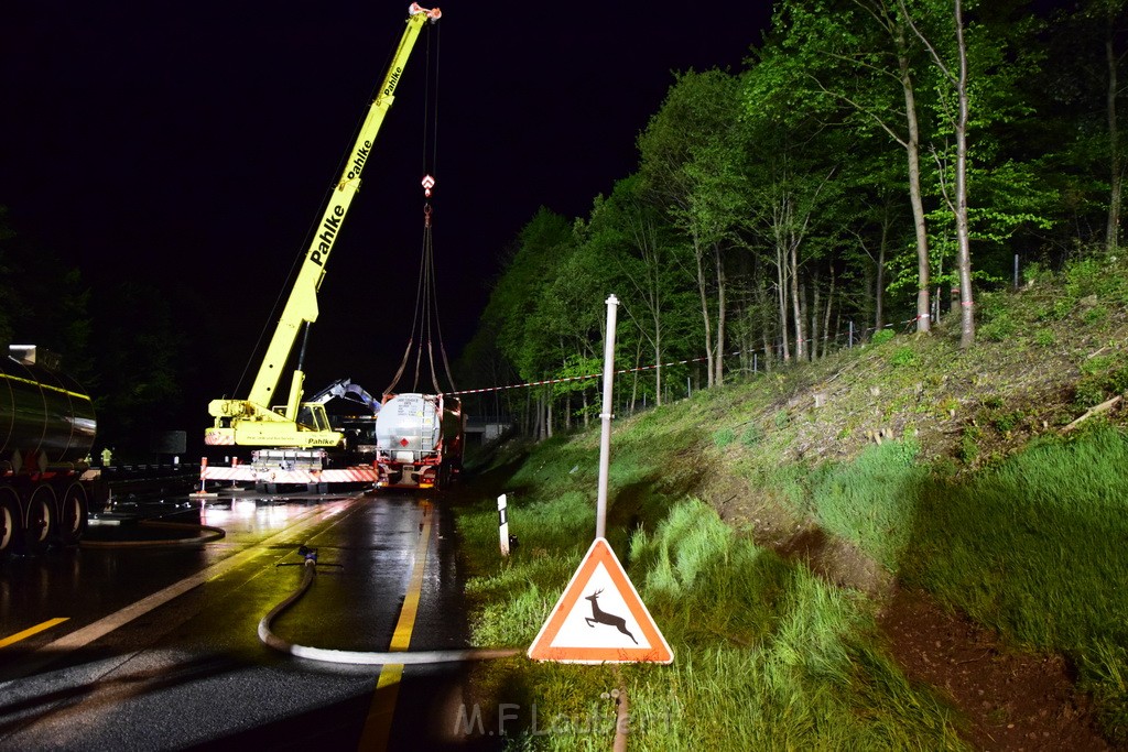 VU Gefahrgut LKW umgestuerzt A 4 Rich Koeln Hoehe AS Gummersbach P723.JPG - Miklos Laubert